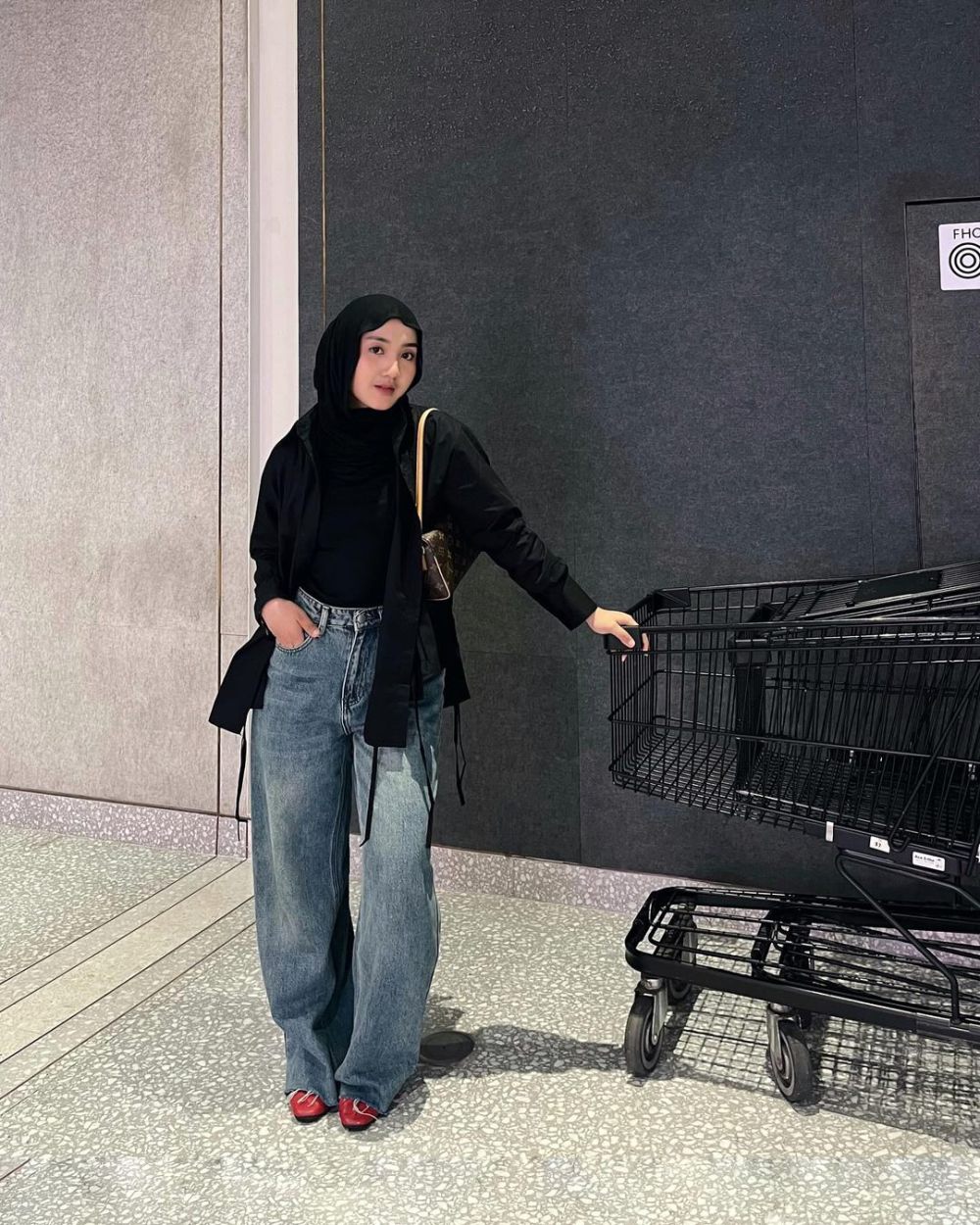 9 Gaya OOTD Hangout ala Thafanya Sabila, Youthful Abis!