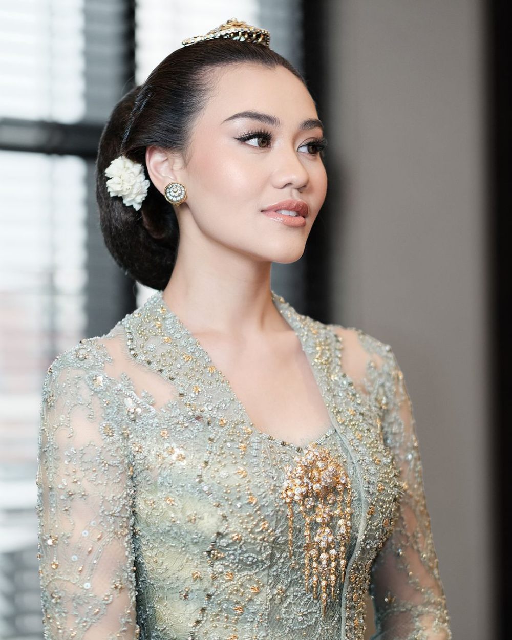 7 Gaya Aaliyah Massaid di Prosesi Dulangan, Pakai Kebaya Sage