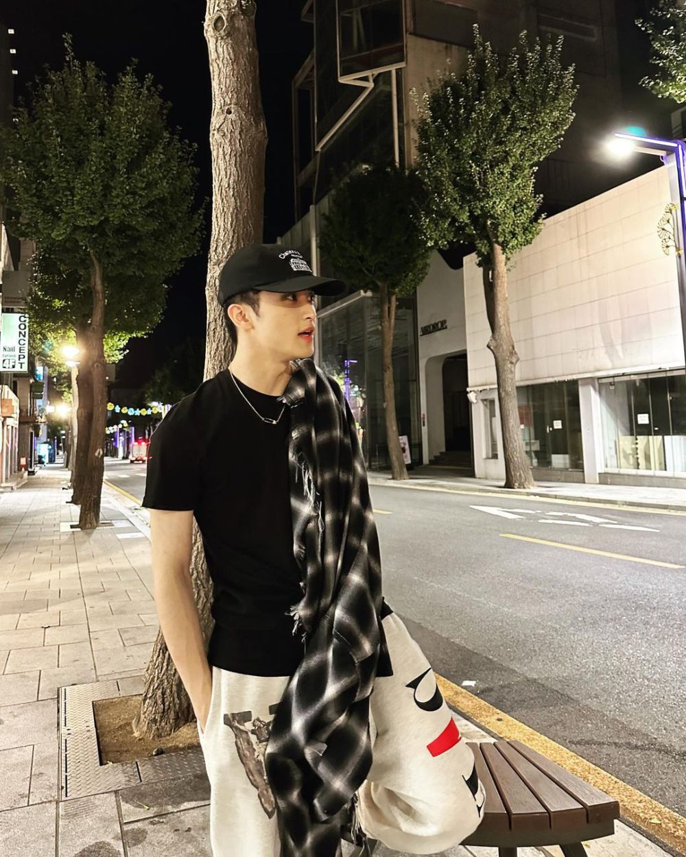 12 Outfit Sporty Casual ala Mark NCT, Chic and Comfy!