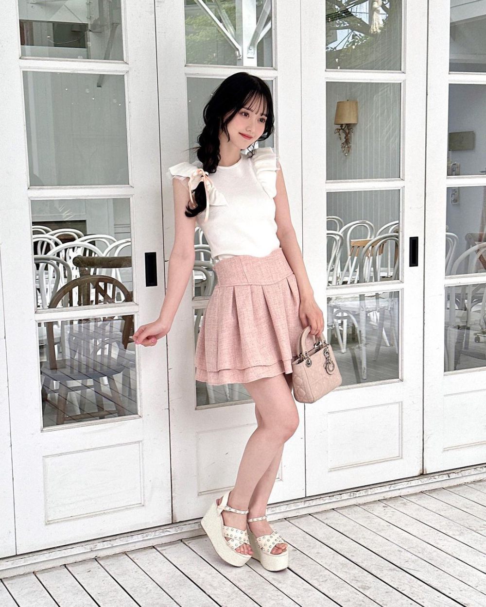 7 Ide OOTD Nuansa Putih ala Momona Matsumoto, Clean dan Cute!