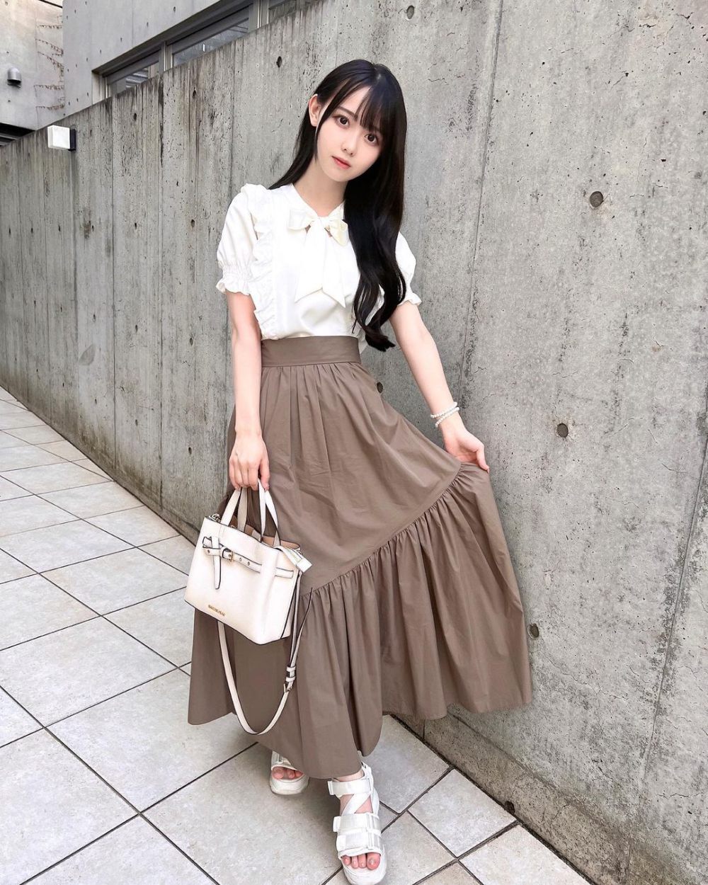 7 Ide OOTD Nuansa Putih ala Momona Matsumoto, Clean dan Cute!