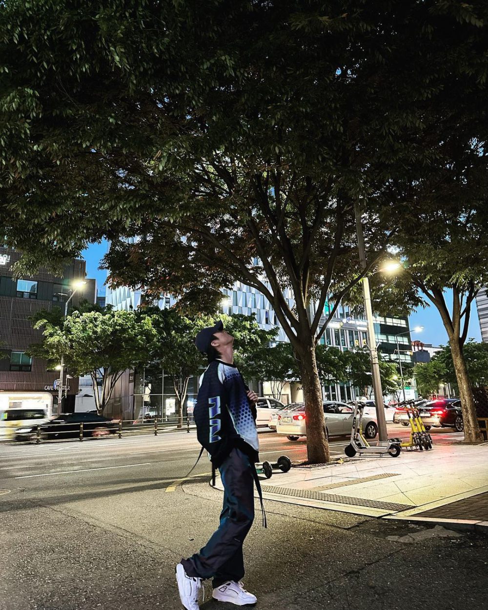 12 Outfit Sporty Casual ala Mark NCT, Chic and Comfy!