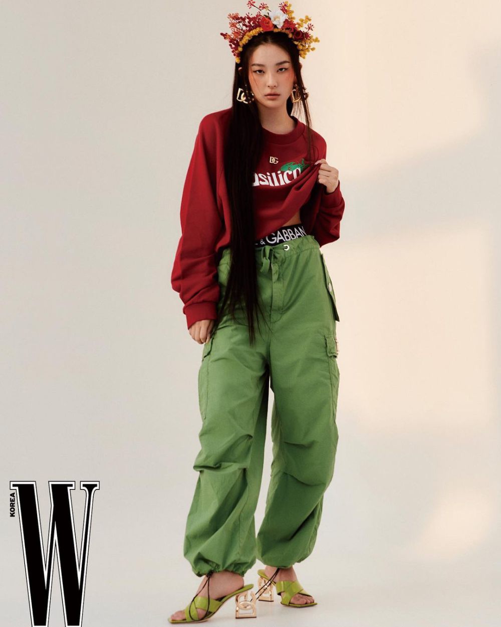 10 OOTD Pakai Celana Cargo ala Seulgi Red Velvet, Kekinian!