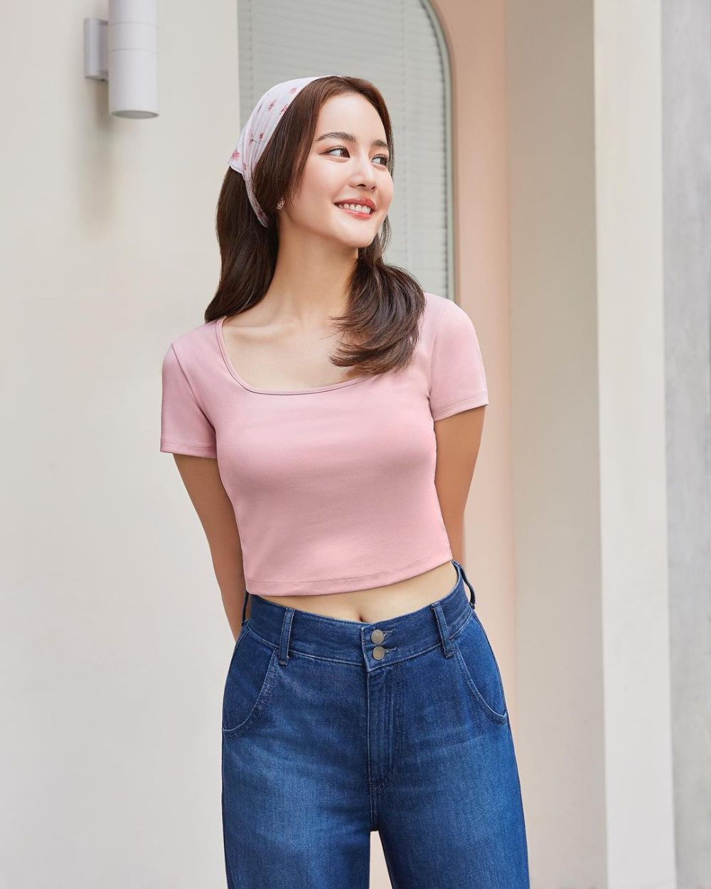 8 Ide Outfit Crop Top ala Bow Maylada, Modis Itu Gak Ribet