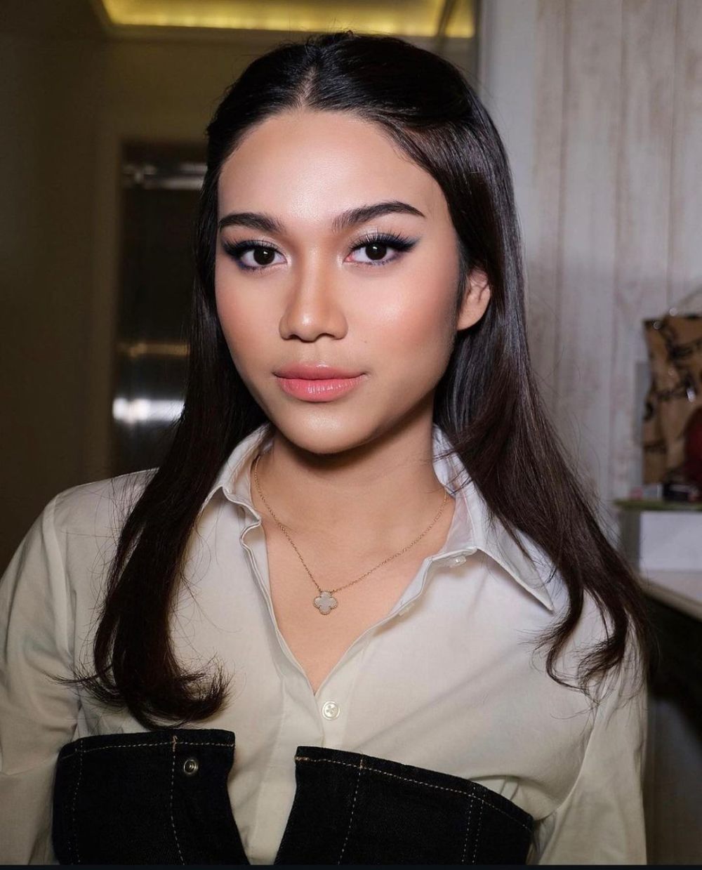 9 Inspirasi Makeup Azizah Salsha yang Cocok buat Kondangan