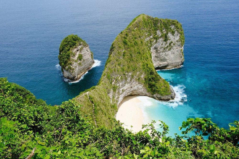 Pantai Kelingking Bali Masuk Daftar 10 Pantai Terbaik di Dunia 2025