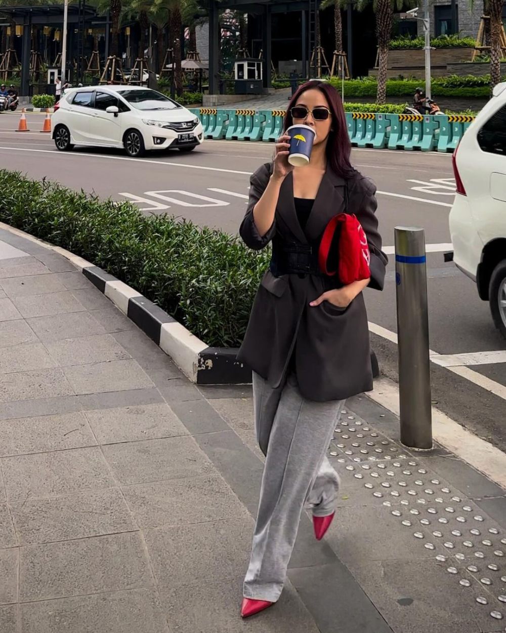 8 Gaya Outfit Kekinian ala Gabriella Larasati, Super Stylish!