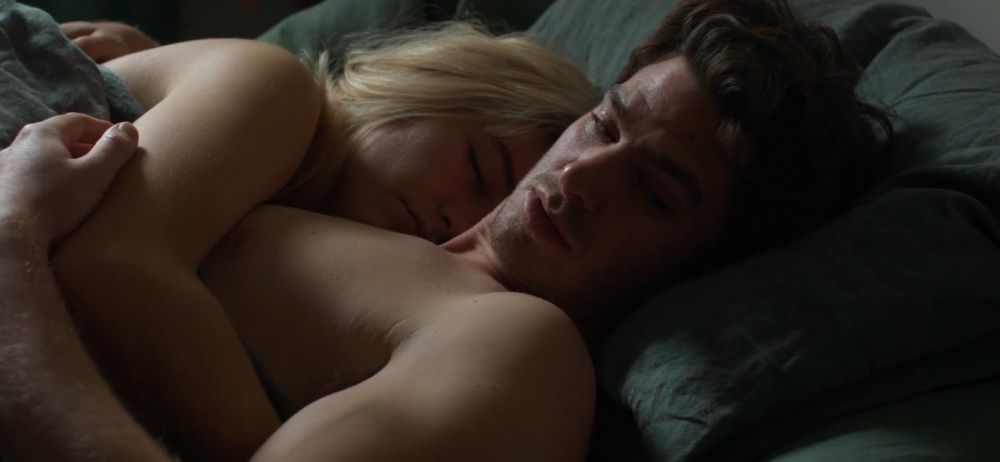 8 Film Drama Romantis Andrew Garfield, Terbaru We Live in Time!