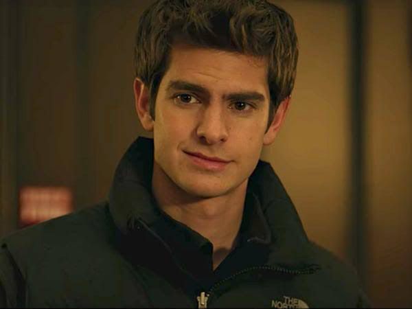 8 Film Drama Romantis Andrew Garfield, Terbaru We Live in Time!