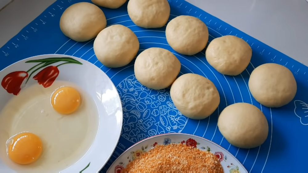 Resep Donat Isi Daging Ayam, Roti Gurih yang Mengenyangkan