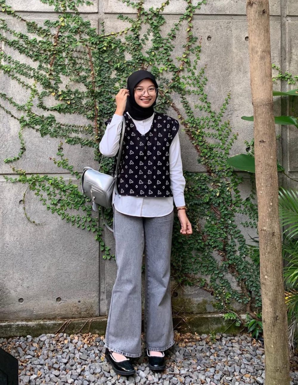 9 Ide OOTD Office Look Hijab Minimalis ala Lutvy Putri, Kerja Nyaman dan Modis!