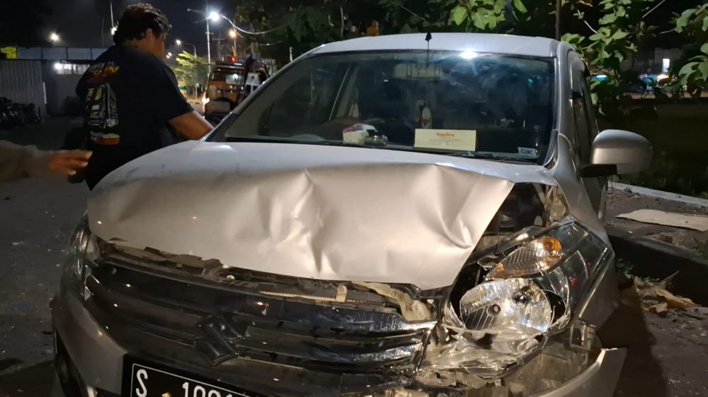 Tabrakan Beruntun di Tol Ngawi, Pajero Ringsek Tabrak Tronton