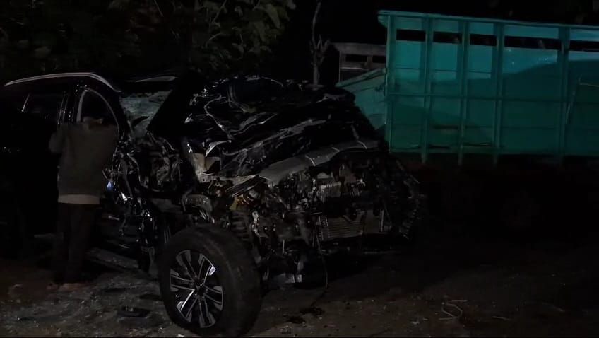 Tabrakan Beruntun di Tol Ngawi, Pajero Ringsek Tabrak Tronton