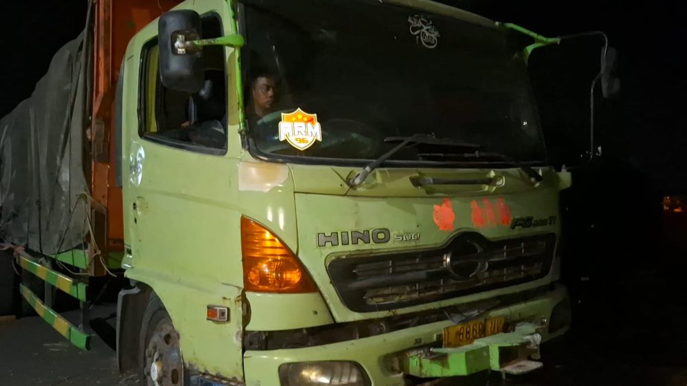 Tabrakan Beruntun di Tol Ngawi, Pajero Ringsek Tabrak Tronton