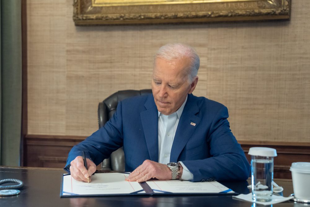 Biden Calonkan Kamala Harris Maju Pilpres AS