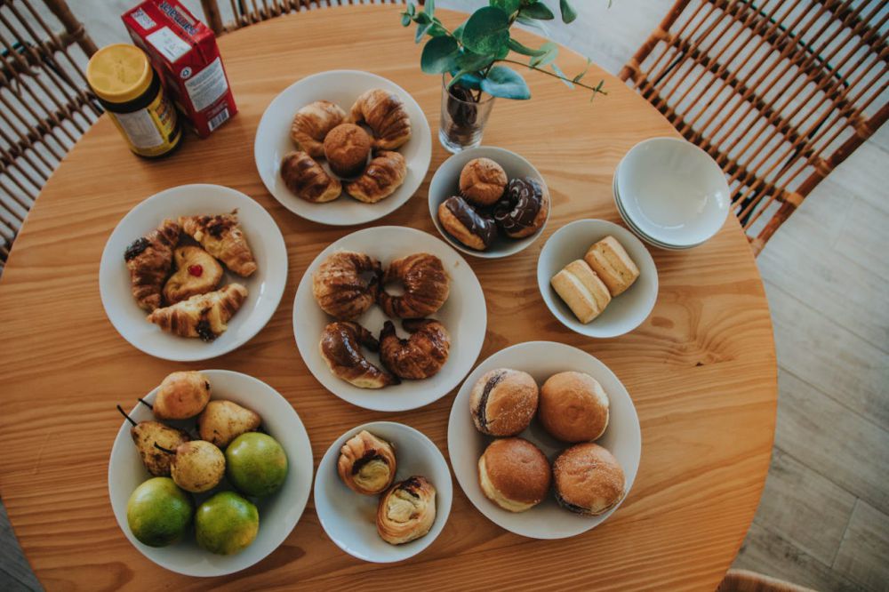 Resep Donat Bakar Topping Vla Buah, Manis dan Asam Segar!