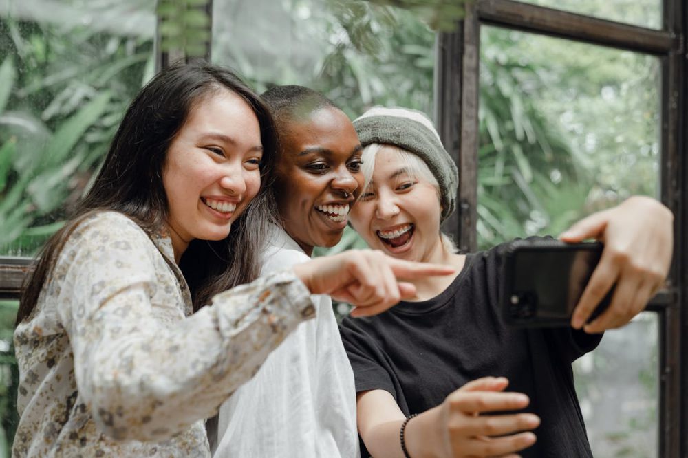 3 Basic Manner Hang Out di Kafe Bareng Teman, Attitude Nomor Satu