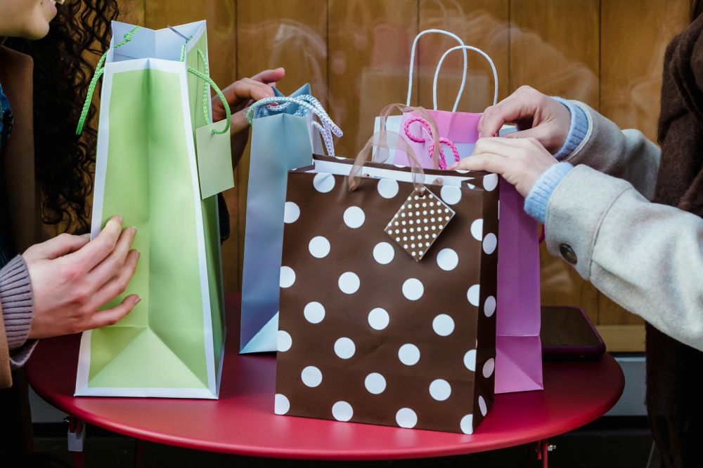 5 Tips Mendesain Paper Bag Suvenir Pernikahan, Elegan dan Memorable