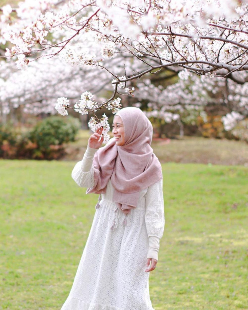 8 Inspirasi Outfit ala Zhafira Aqyla, Tampil Modis dalam Busana Hijab