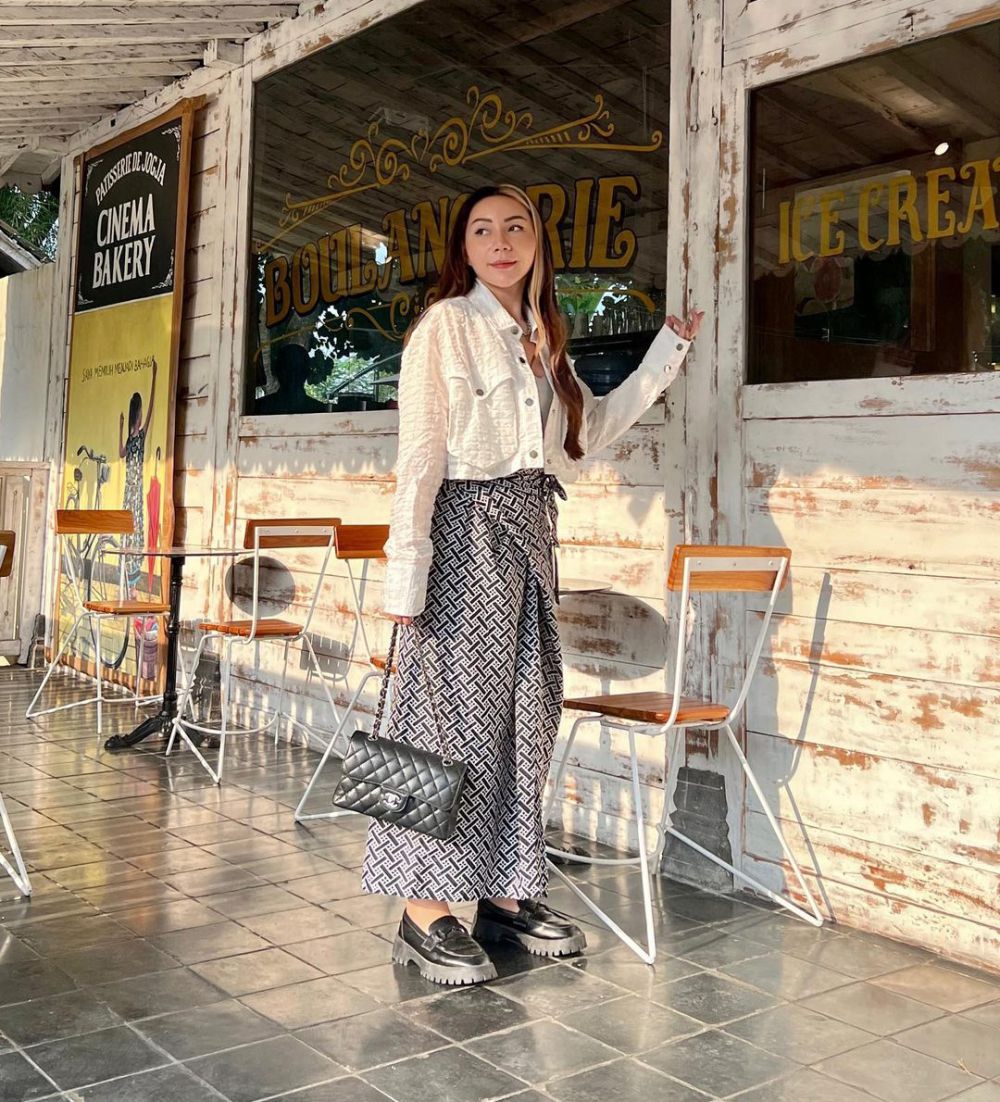 8 Inspirasi OOTD Long Skirt ala Kyra Nayda, Timeless Abis