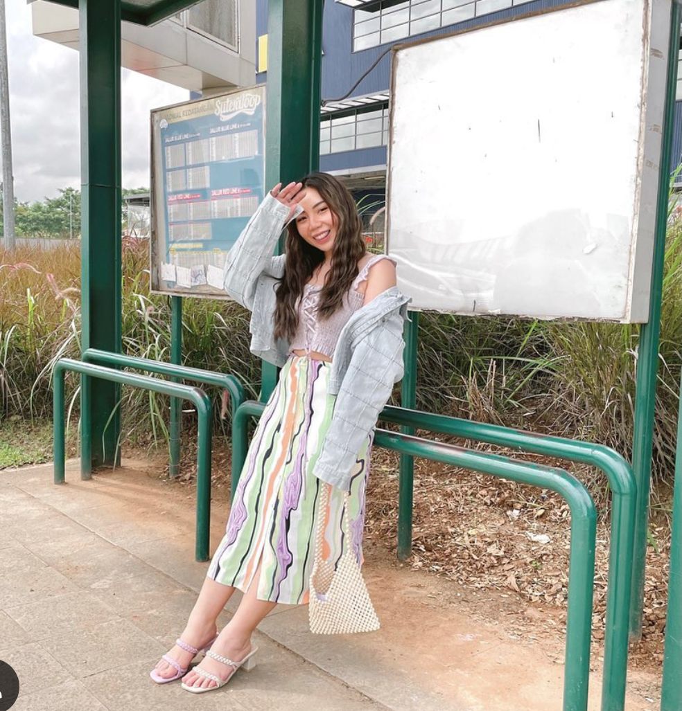 8 Inspirasi OOTD Long Skirt ala Kyra Nayda, Timeless Abis