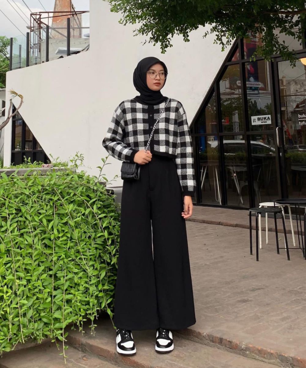 9 Ide OOTD Office Look Hijab Minimalis ala Lutvy Putri, Kerja Nyaman dan Modis!