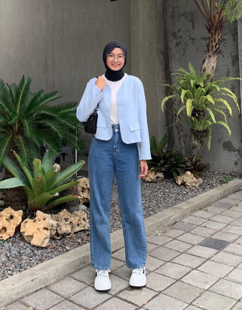 9 Ide OOTD Office Look Hijab Minimalis ala Lutvy Putri, Kerja Nyaman dan Modis!