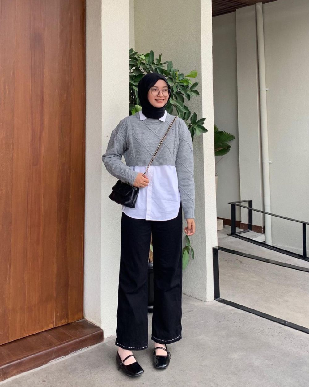 9 Ide OOTD Office Look Hijab Minimalis ala Lutvy Putri, Kerja Nyaman dan Modis!