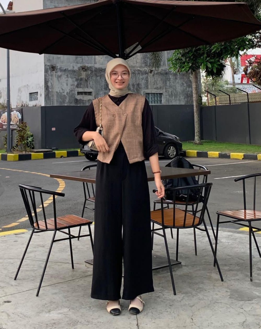 9 Ide OOTD Office Look Hijab Minimalis ala Lutvy Putri, Kerja Nyaman dan Modis!