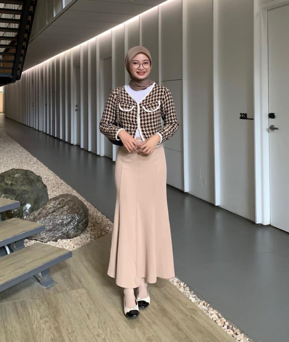 9 Ide OOTD Office Look Hijab Minimalis ala Lutvy Putri, Kerja Nyaman dan Modis!