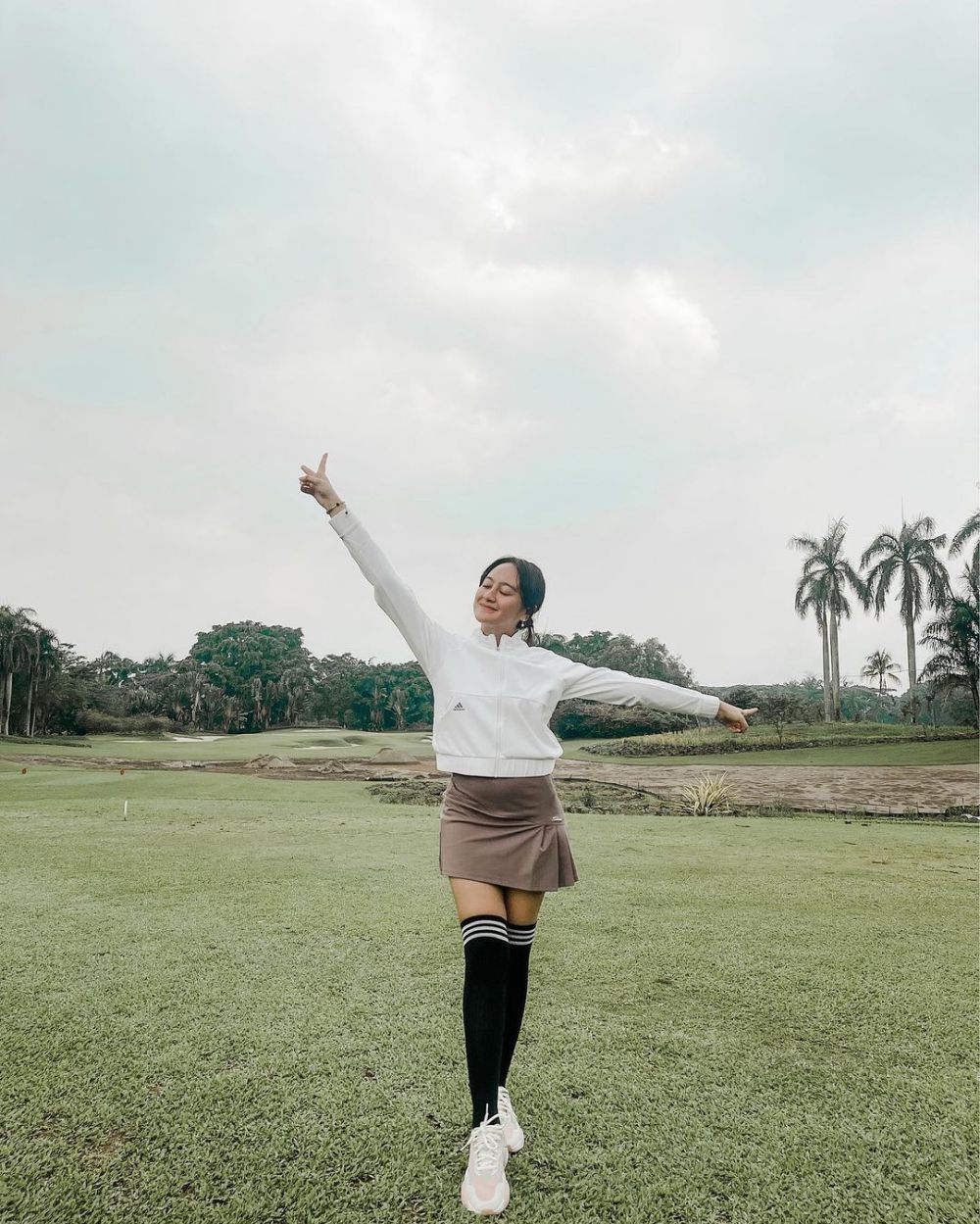 11 Ide OOTD Nuansa Putih ala Salshabilla Adriani, Super Stunning