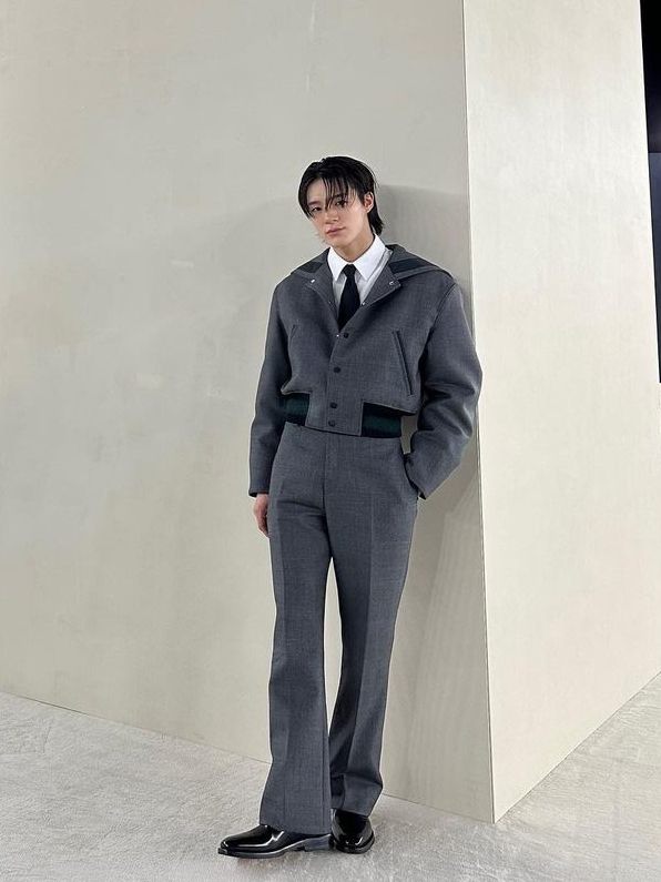 7 Inspirasi OOTD Nuansa Abu-abu ala Jeno NCT, Formal hingga Kasual!