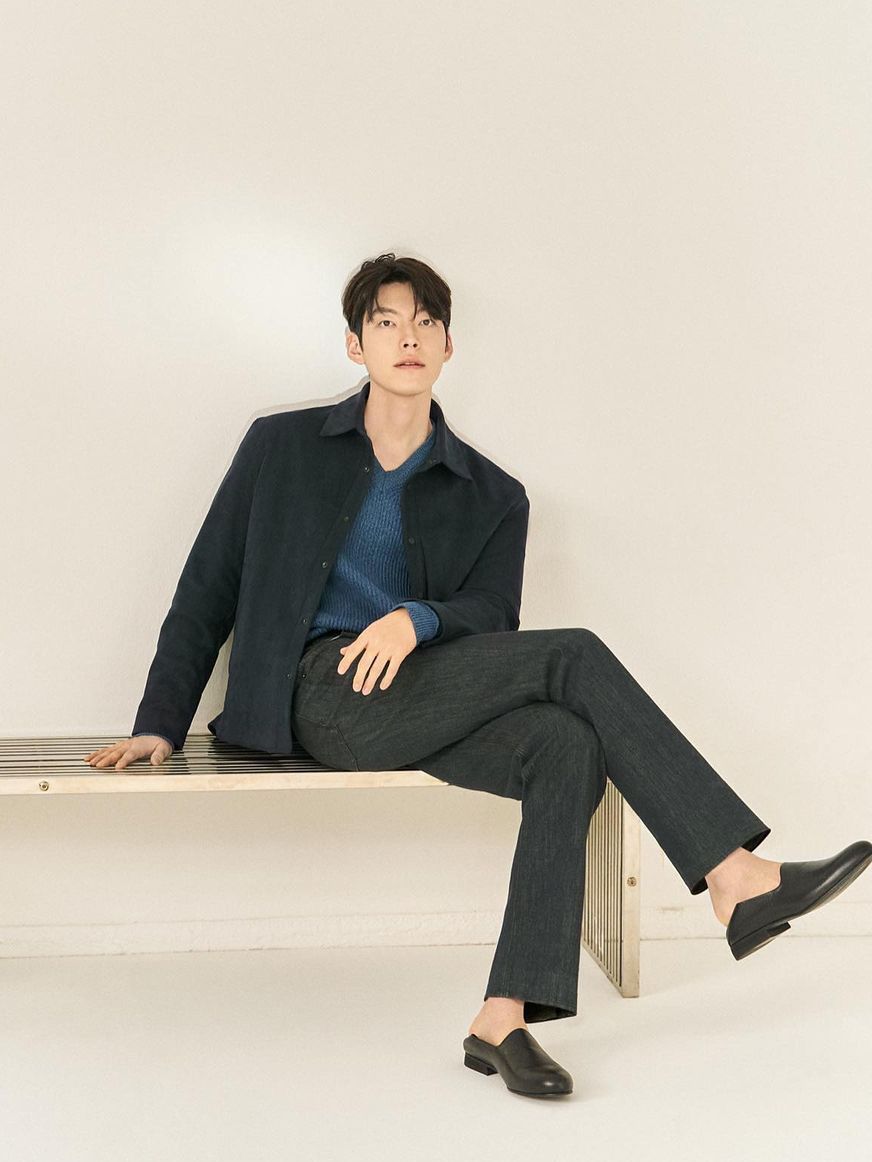 7 Ide OOTD Nuansa Biru ala Kim Woo Bin, Gayanya Fresh dan Manly!