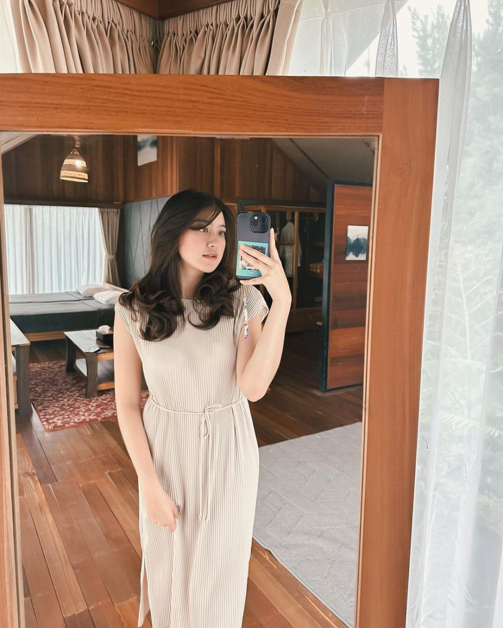 11 Ide OOTD Nuansa Putih ala Salshabilla Adriani, Super Stunning