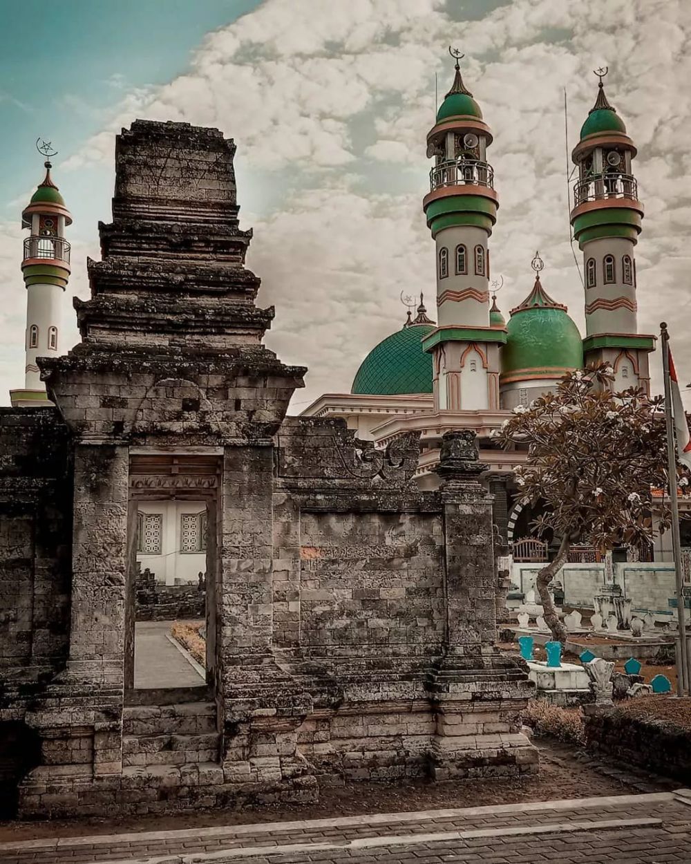 Asal-Usul Masjid Madegan Sampang dan Julukan Masjid Sumpah Pocong