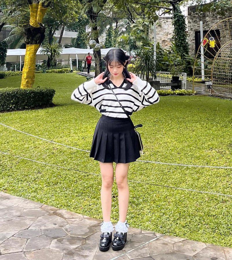 11 Inspirasi School Girl Outfit ala Member JKT48, Trendi Abis!