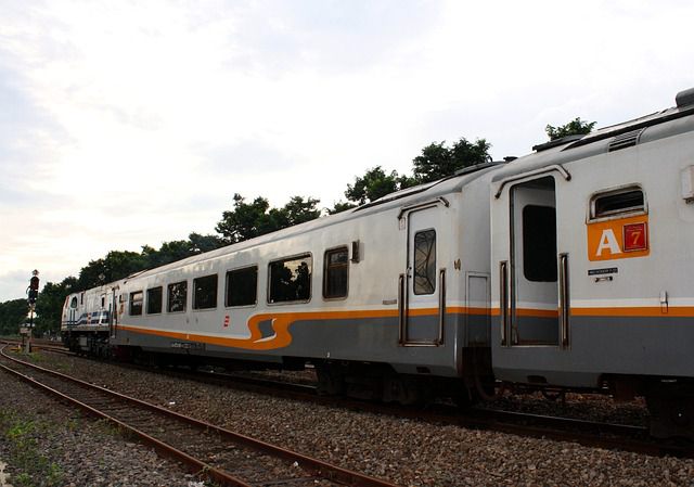 Seorang Mahasiswa Tertemper Kereta Api di Jembatan Kewek