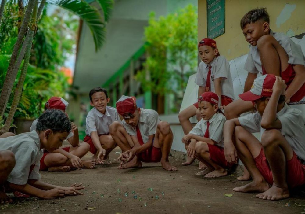 6 Permainan Tradisional Jarang Dimainkan Anak-Anak, Rangku Alu? 