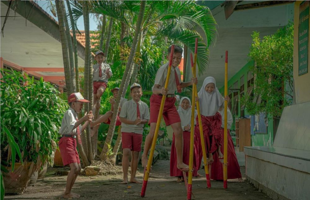 6 Permainan Tradisional Jarang Dimainkan Anak-Anak, Rangku Alu? 