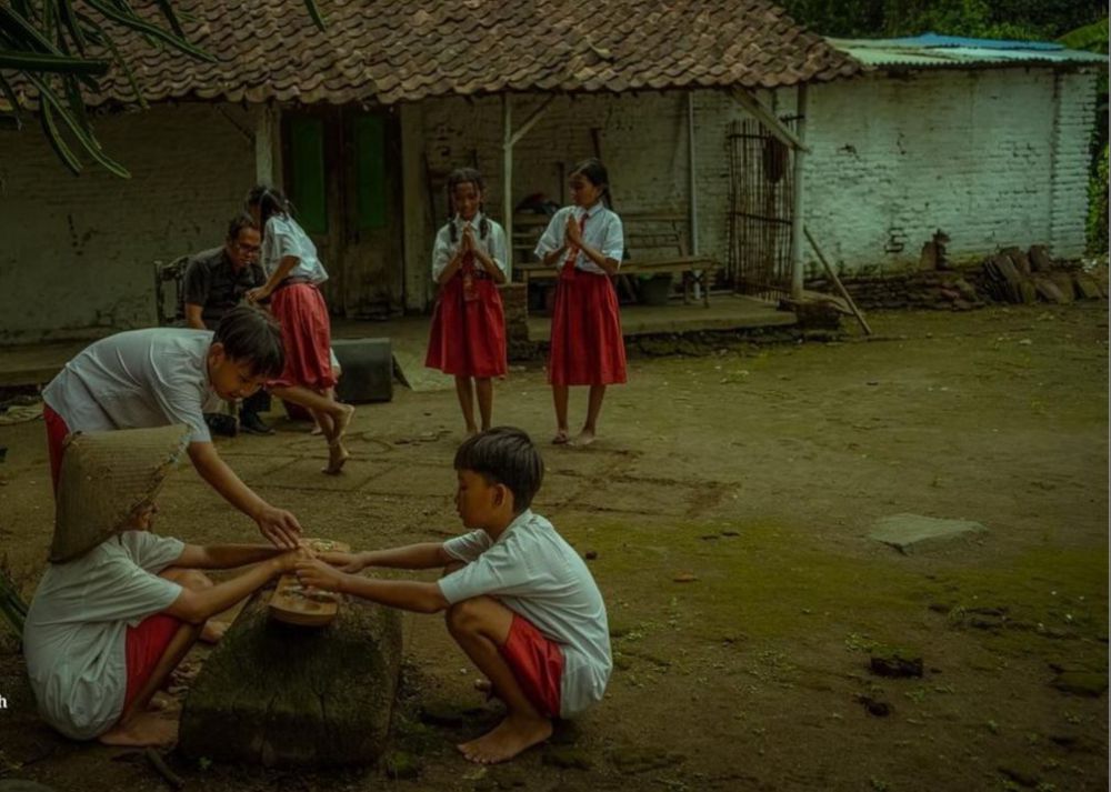 6 Permainan Tradisional Jarang Dimainkan Anak-Anak, Rangku Alu? 