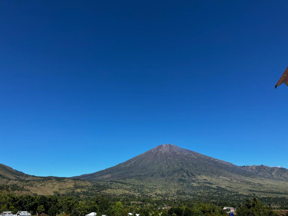 Mendaki Secara Ilegal, WNA Rusia Hilang di Gunung Rinjani