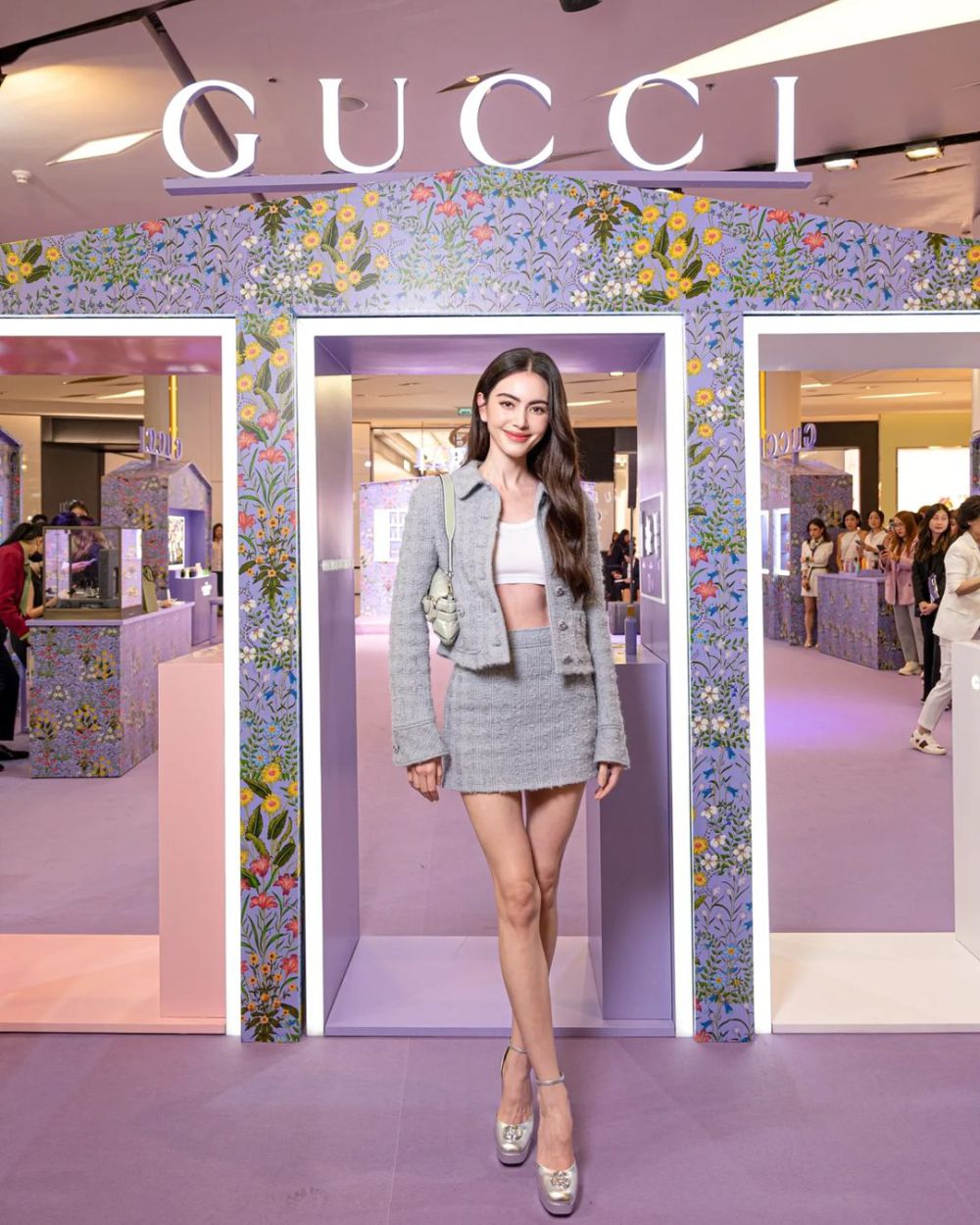 8 Referensi Outfit Davika Hoorne, Gaya Classy-nya Effortless