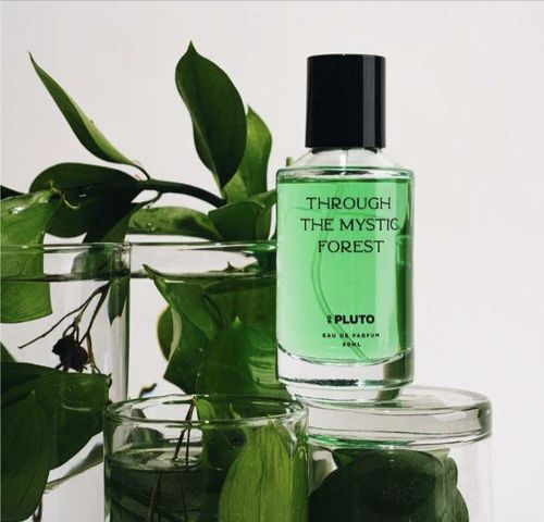 5 Pilihan Parfum dengan Wangi Green yang Bikin Segar Seharian 