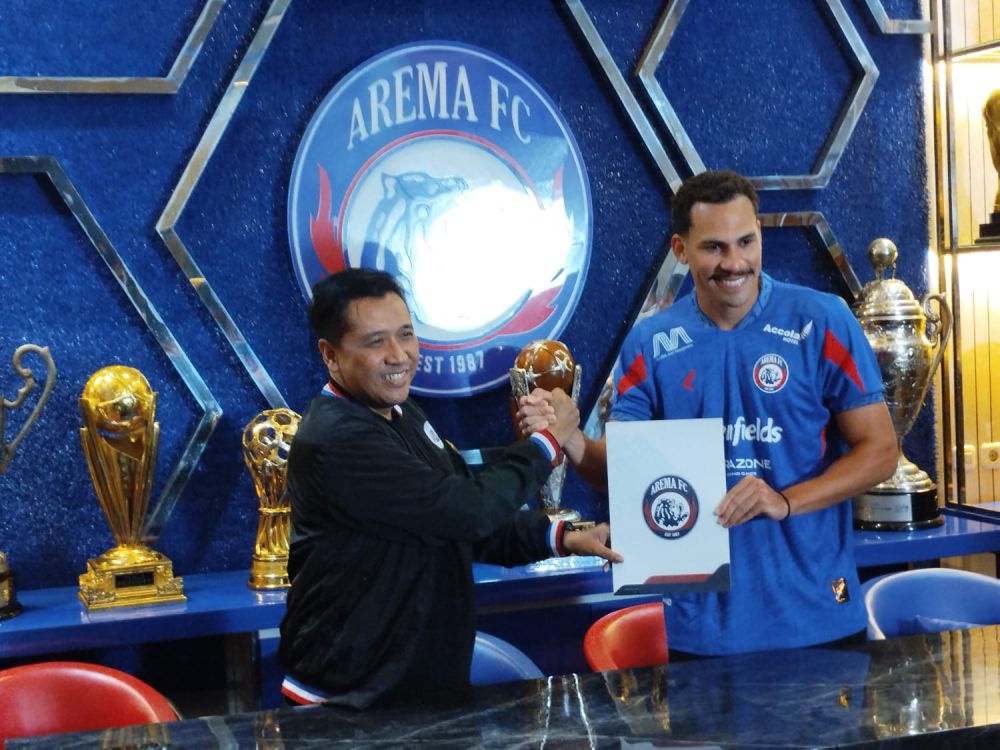 Arema FC Lengkapi Kuota Pemain Asing dengan Rekrut Gelandang Bertahan