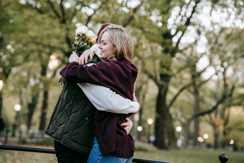 5 Seni Sederhana Bikin Pasangan Bahagia lewat Kejutan Romantis