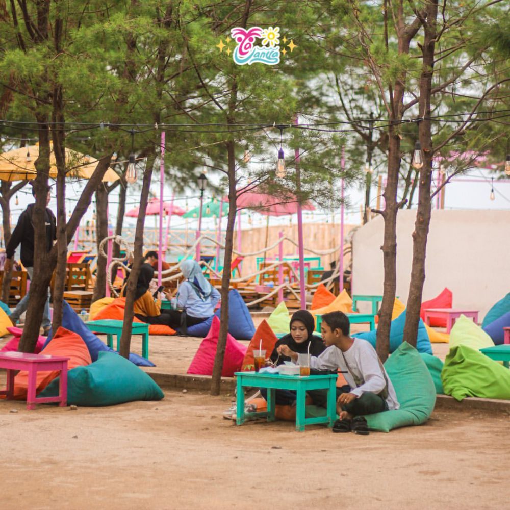 La Vanya Beach Batang, Kafe Bagi Penikmat Senja