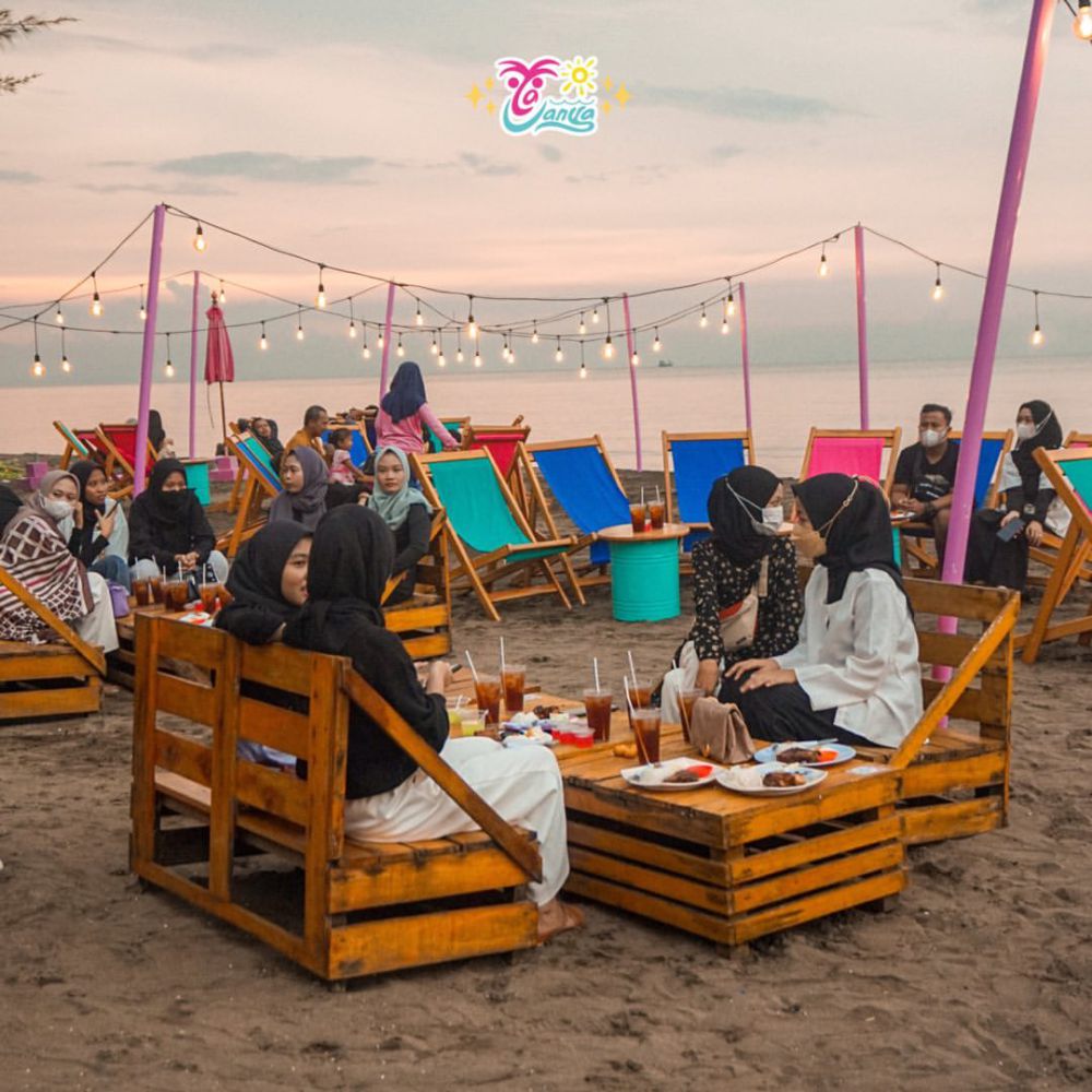 La Vanya Beach Batang, Kafe Bagi Penikmat Senja