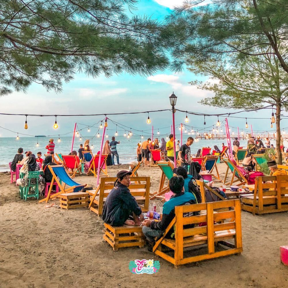 La Vanya Beach Batang, Kafe Bagi Penikmat Senja