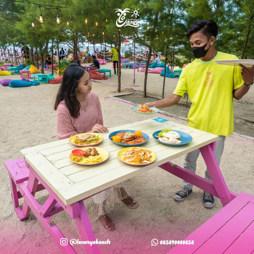 La Vanya Beach Batang, Kafe Bagi Penikmat Senja