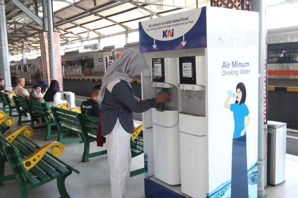 Pasang Drinking Water Station, Cara Daop 6 Kurangi Sampah Plastik